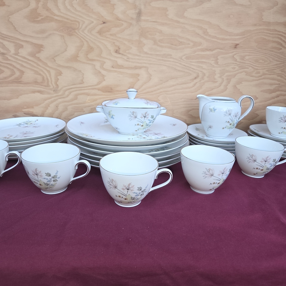 Vintage Carina Hermosa Bavarian Porcelain Dinnerware Set 31 Pcs